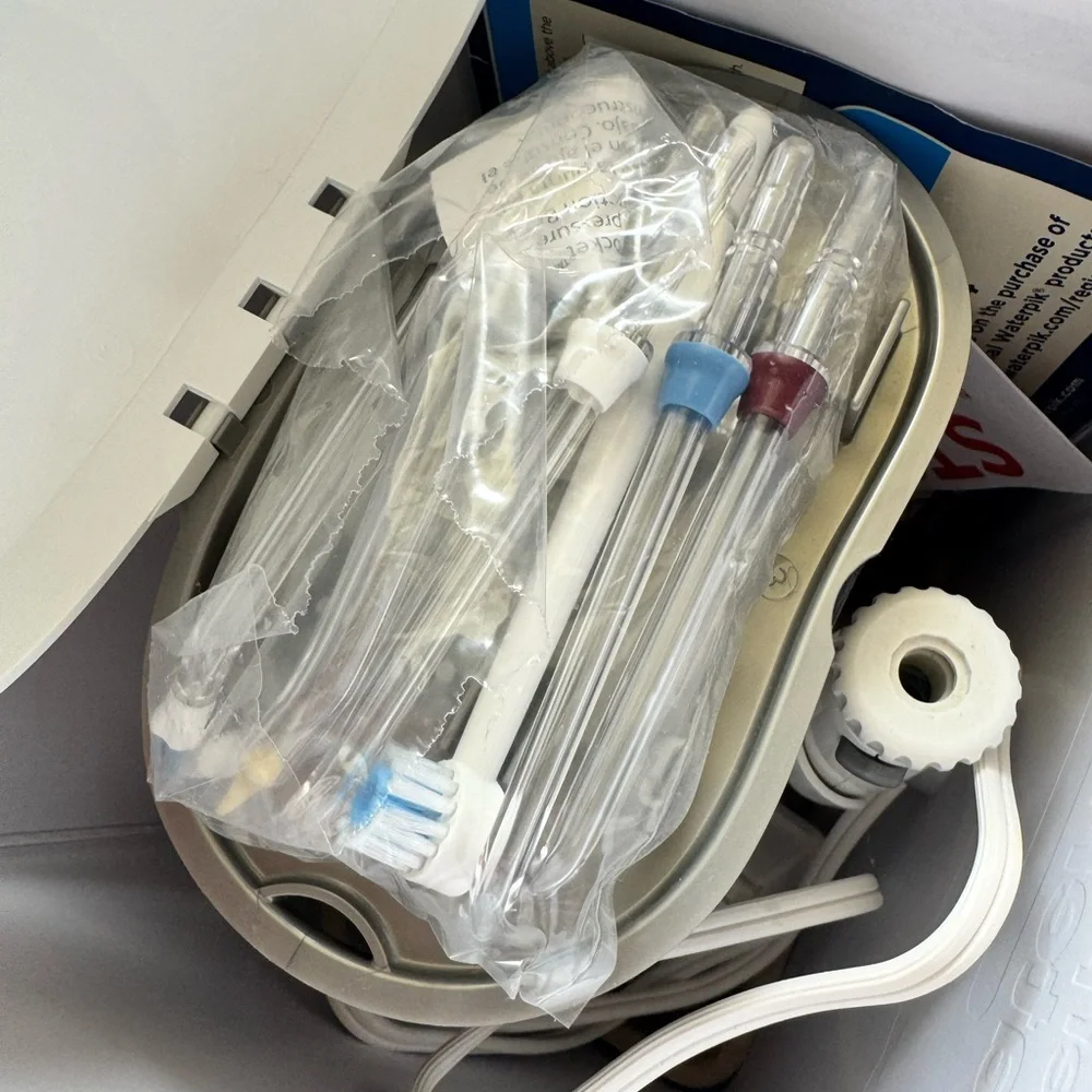 Waterpik Water Flosser Platinum w Xtras - Picture 2 of 8